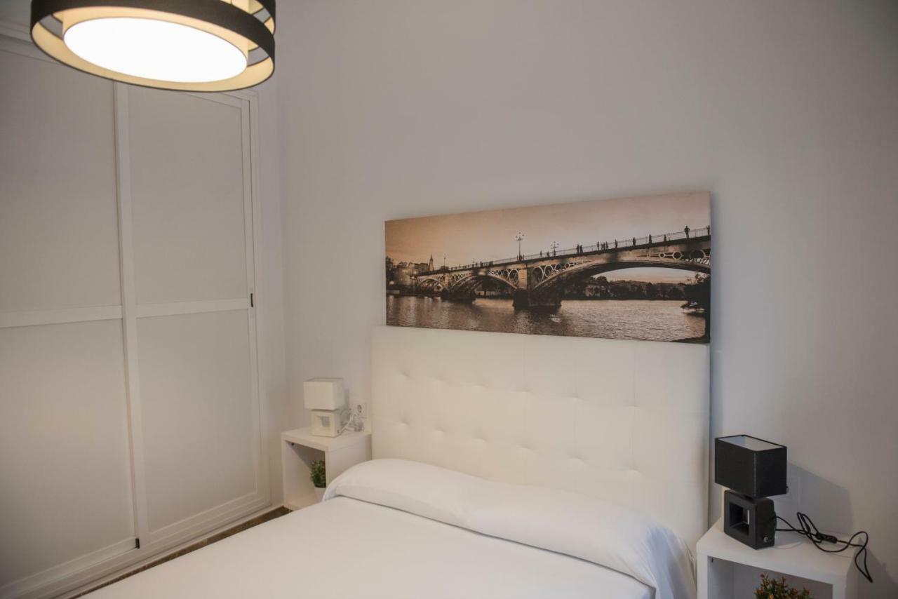 Apartamentos Luxury Puente De Triana เซบีญา ภายนอก รูปภาพ